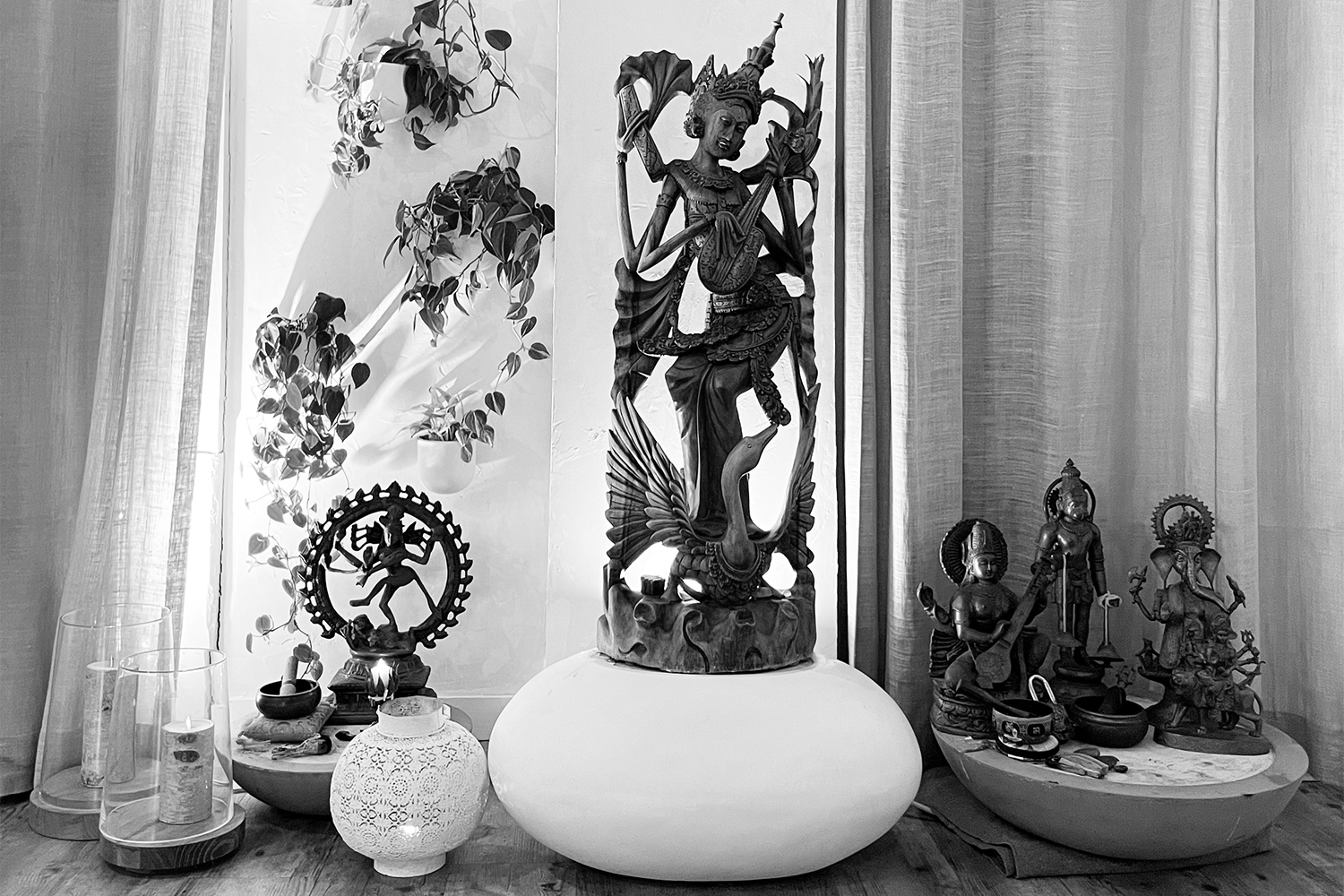 altar-bw